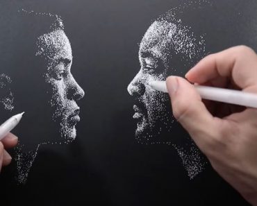 Amazing – Gemini Man Drawing with Two Hands